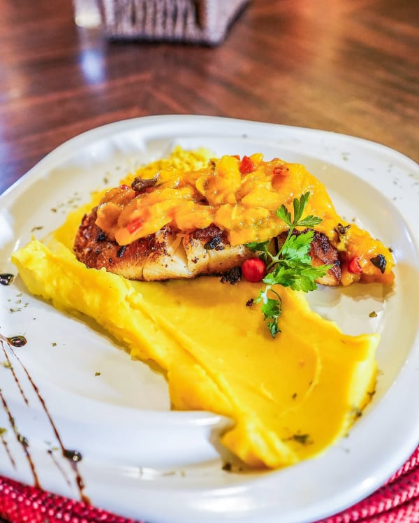 Tamariz Restaurante - Peixe e Chutney de manga