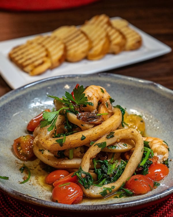 Tamariz Restaurante - Lula camarão molho de ervas